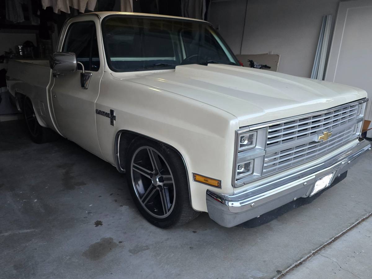 Chevrolet-Silverado-1984-custom-1