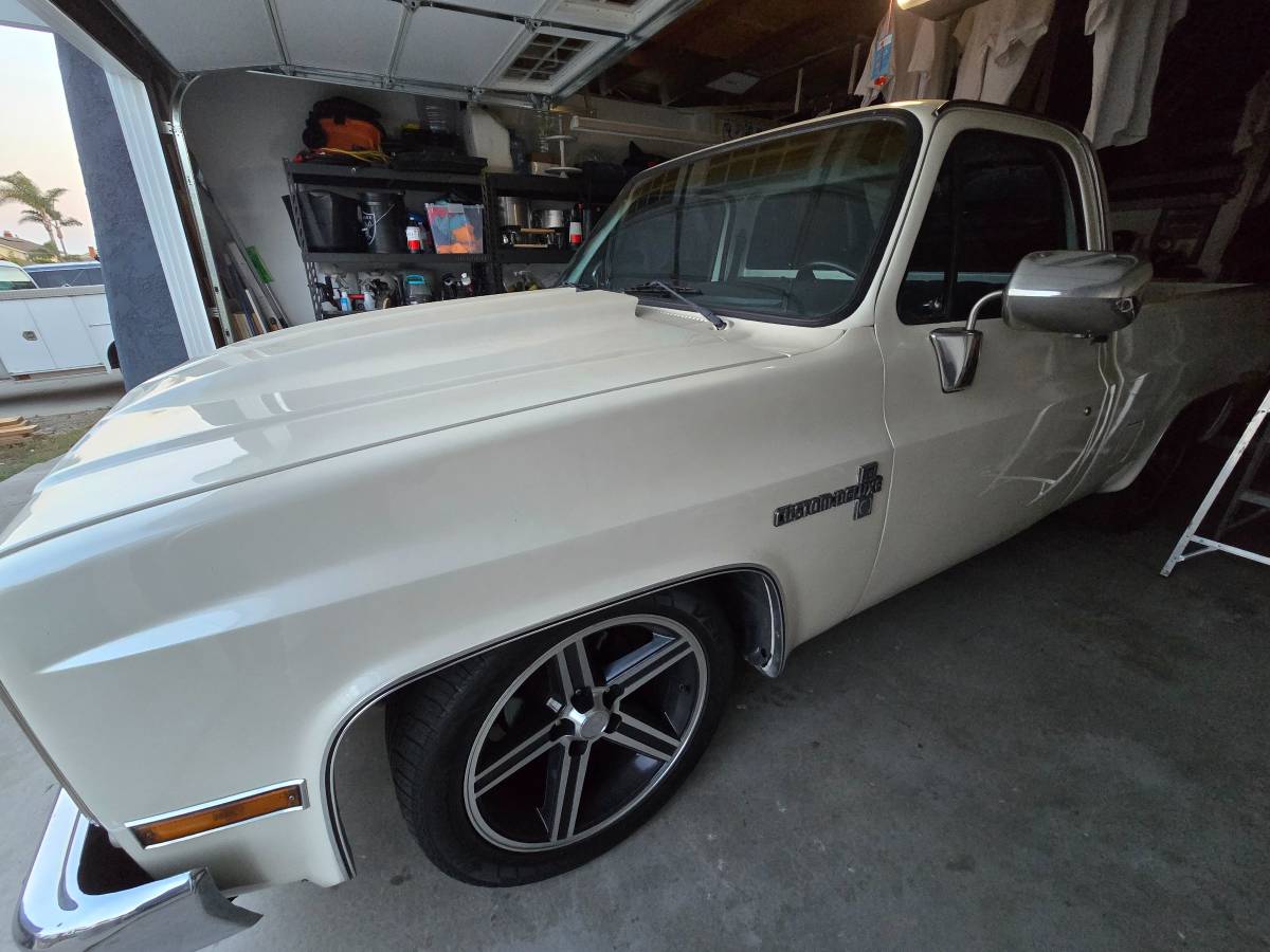 Chevrolet-Silverado-1984-custom
