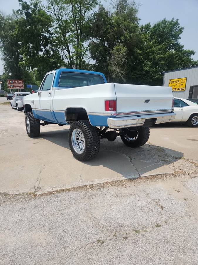 Chevrolet-Silverado-1984-white-3