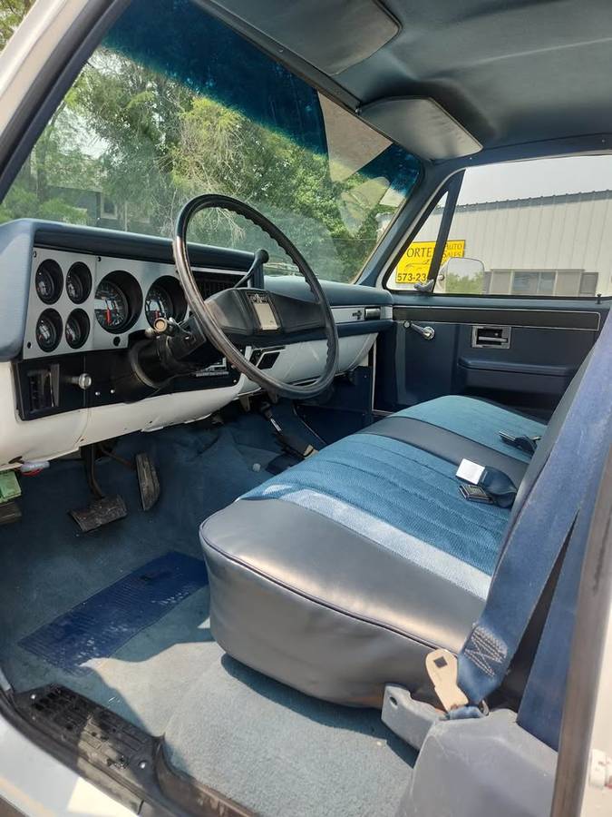 Chevrolet-Silverado-1984-white-4