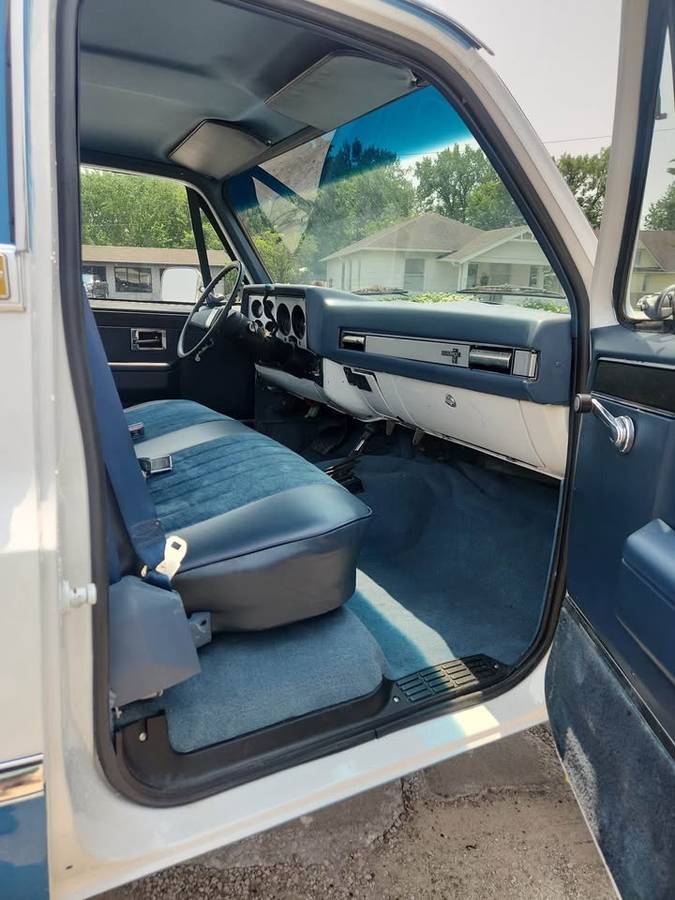 Chevrolet-Silverado-1984-white-5
