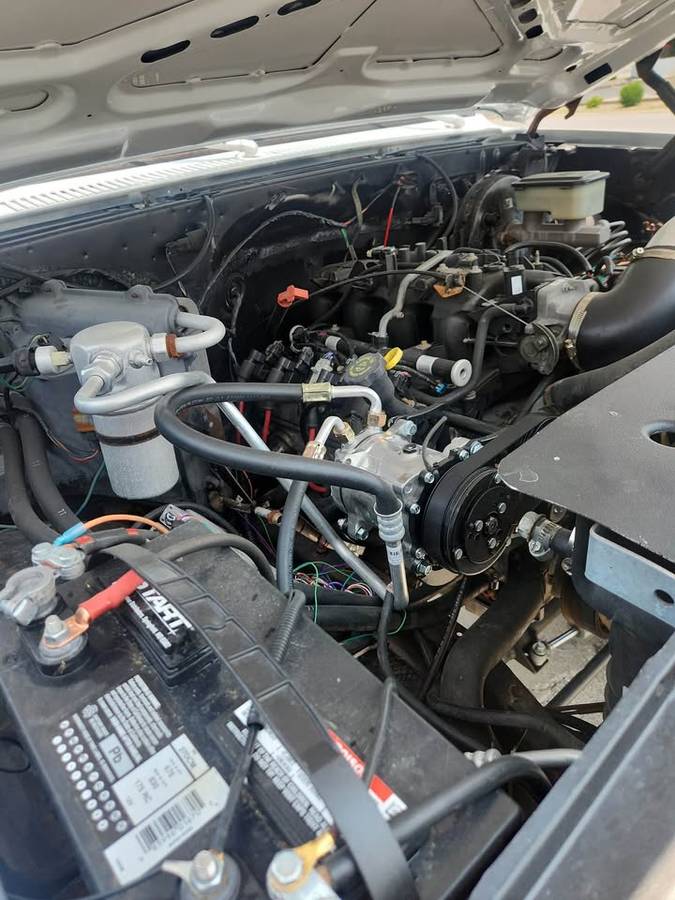 Chevrolet-Silverado-1984-white-8