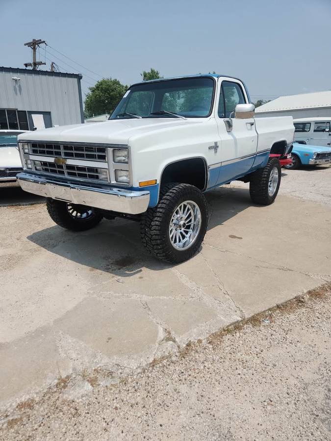 Chevrolet-Silverado-1984-white