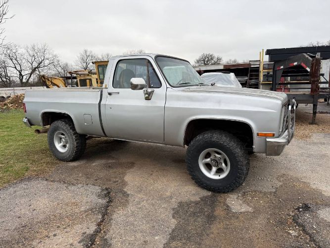Chevrolet-Silverado-1985-16