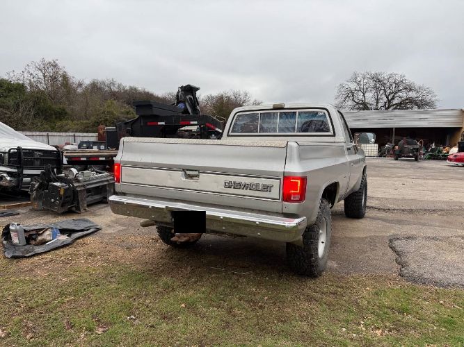 Chevrolet-Silverado-1985-4