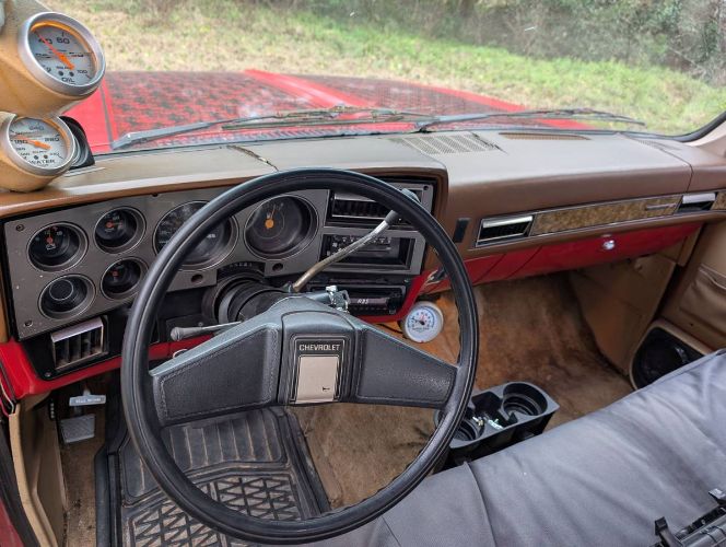 Chevrolet-Silverado-1985-BlackRed-2