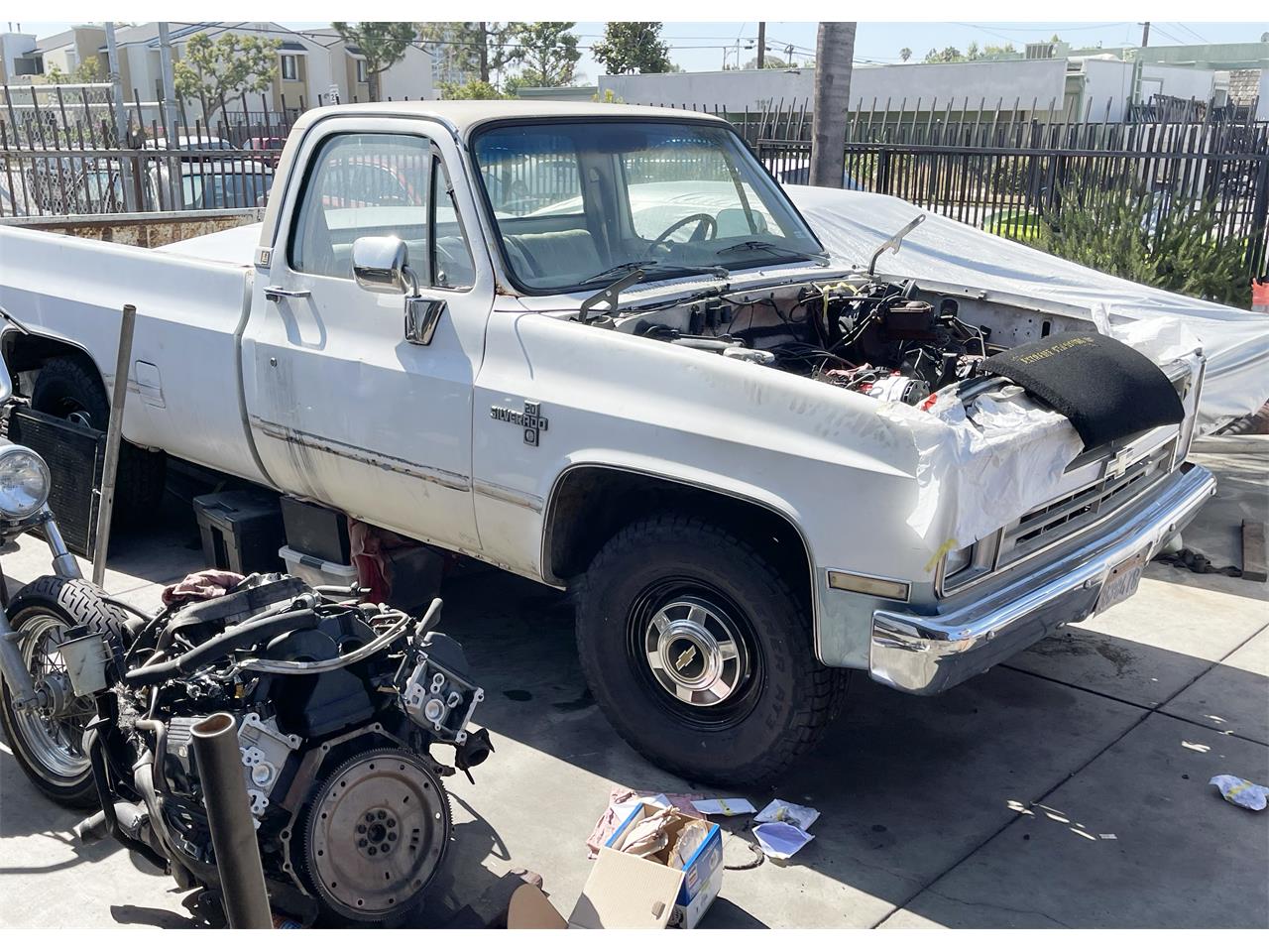 Chevrolet-Silverado-1987-White-white-black-tan-1