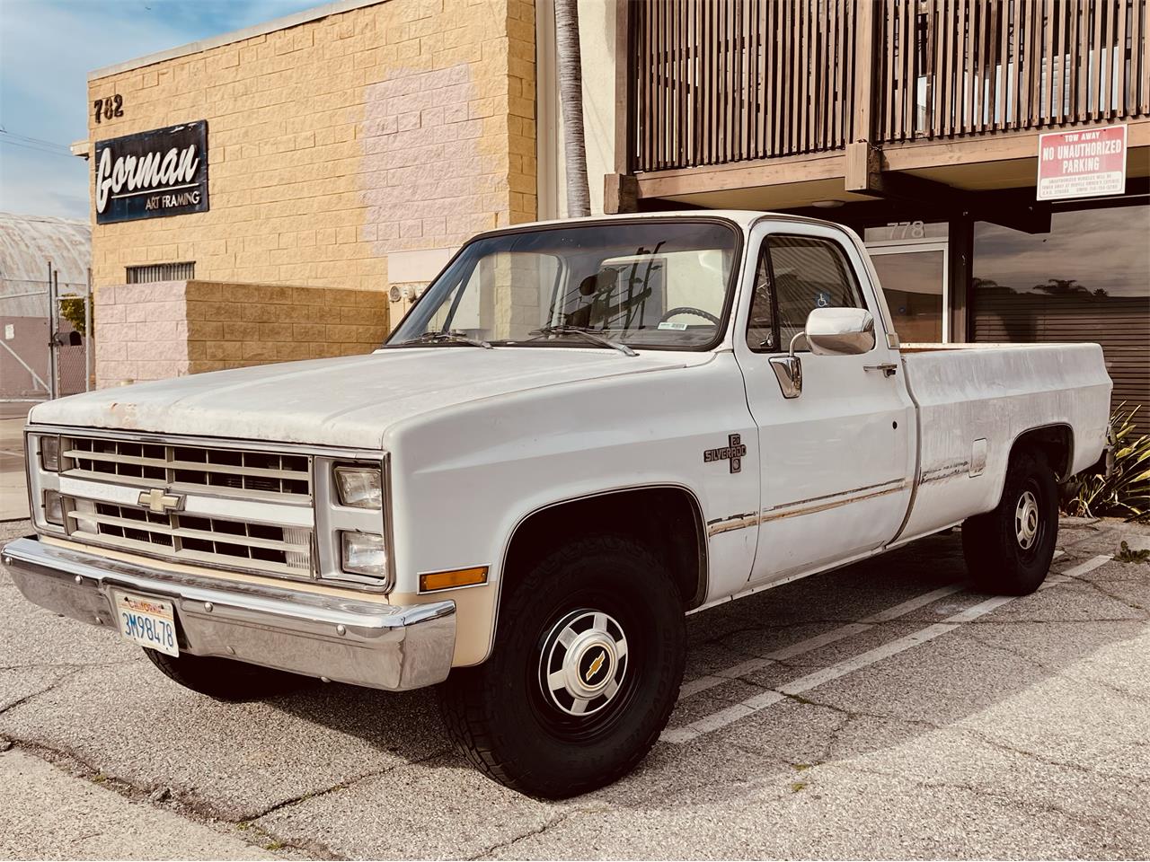 Chevrolet-Silverado-1987-White-white-black-tan-2