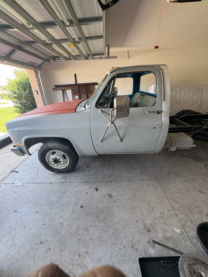 Chevrolet-Silverado-1987-grey-1