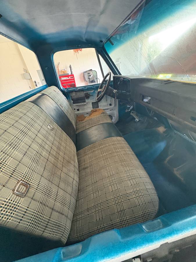 Chevrolet-Silverado-1987-grey-2