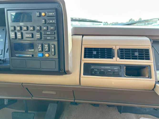 Chevrolet-Silverado-1988-Brown-Tan-11