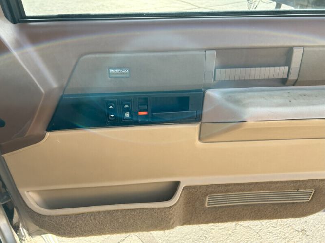 Chevrolet-Silverado-1988-Brown-Tan-9