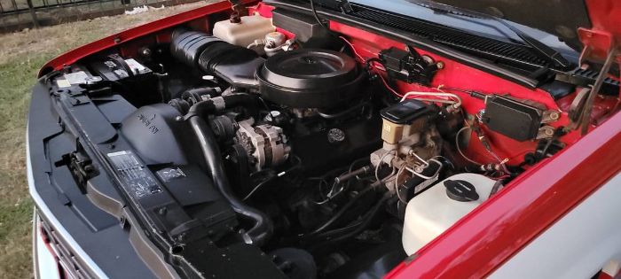 Chevrolet-Silverado-1988-Two-Tone-RedWhite-2