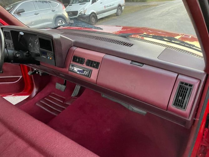 Chevrolet-Silverado-1988-Two-Tone-RedWhite-20