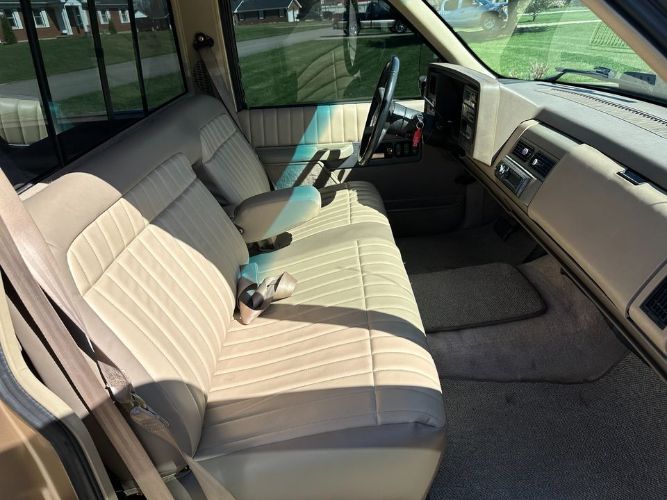 Chevrolet-Silverado-1990-Custom-2-Tone-Tan-7