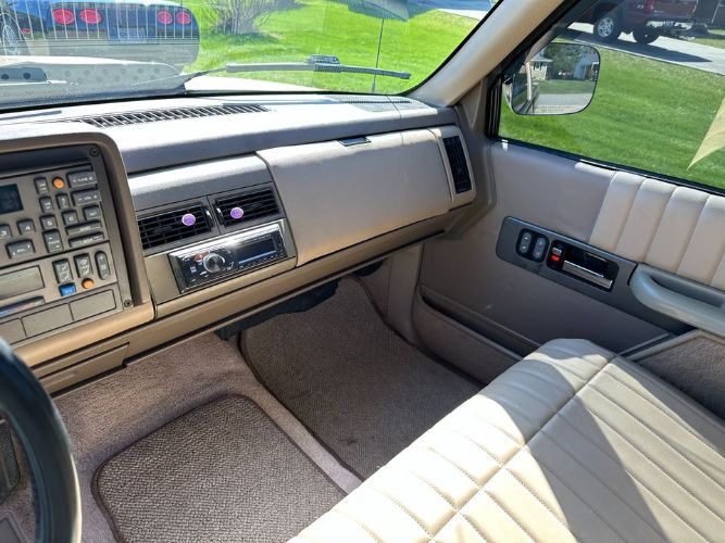Chevrolet-Silverado-1990-Custom-2-Tone-Tan-8