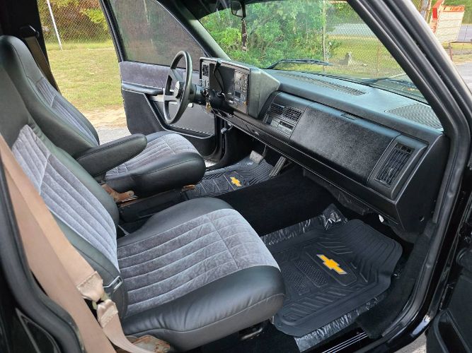 Chevrolet-Silverado-1991-Black-Black-7