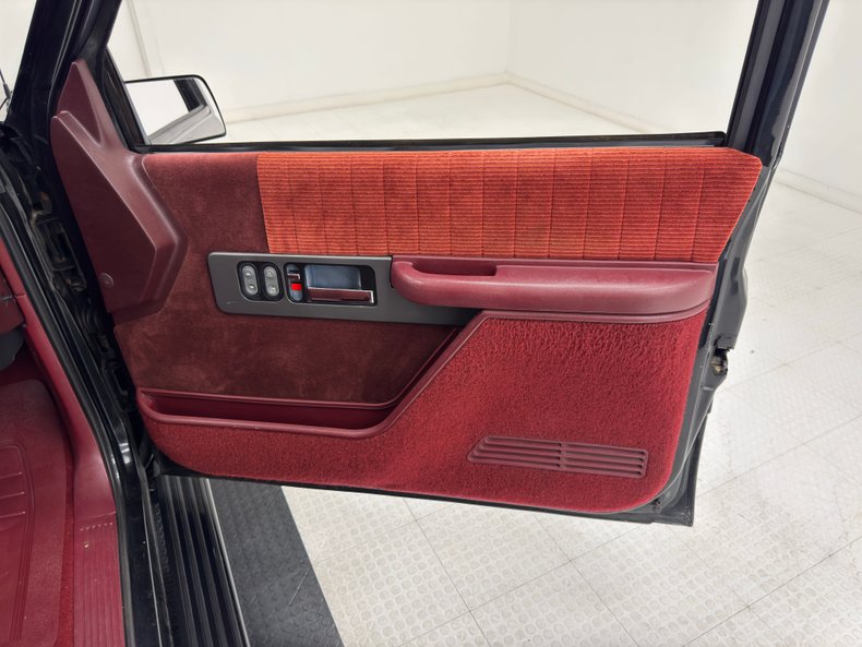 Chevrolet-Silverado-1993-Onyx-Black-Garnet-36