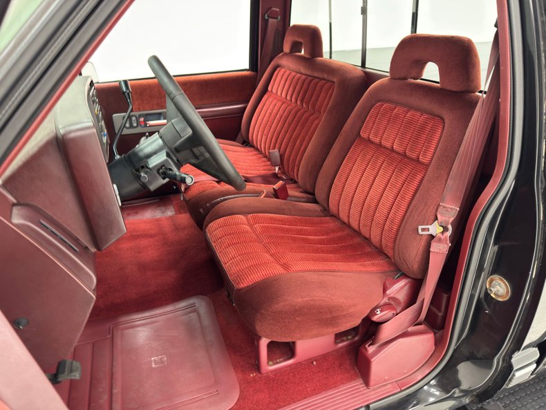 Chevrolet-Silverado-1993-Onyx-Black-Garnet-37