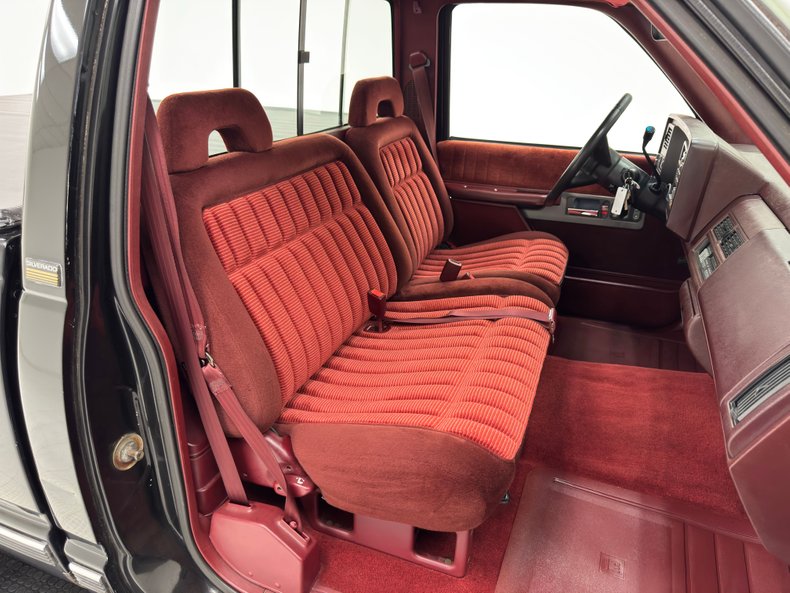 Chevrolet-Silverado-1993-Onyx-Black-Garnet-39