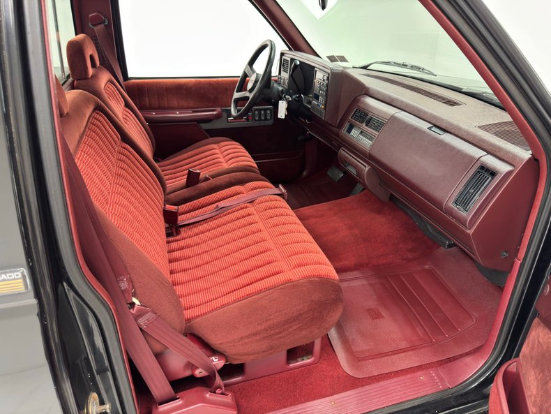 Chevrolet-Silverado-1993-Onyx-Black-Garnet-40