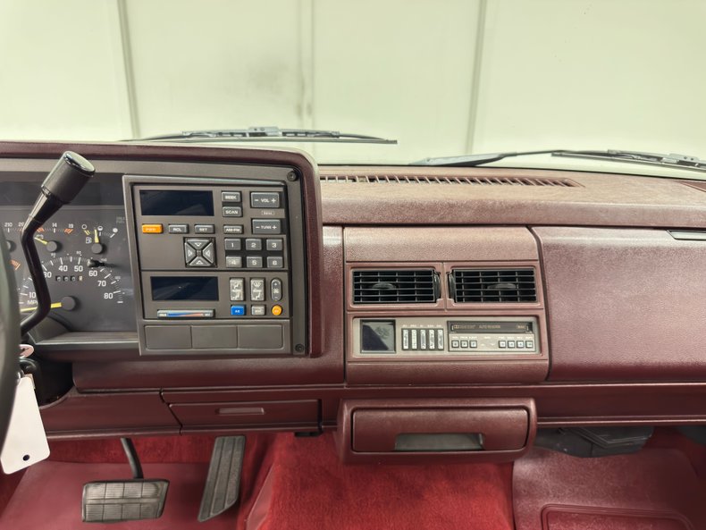 Chevrolet-Silverado-1993-Onyx-Black-Garnet-44