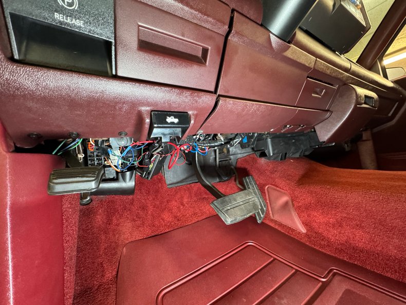 Chevrolet-Silverado-1993-Onyx-Black-Garnet-46