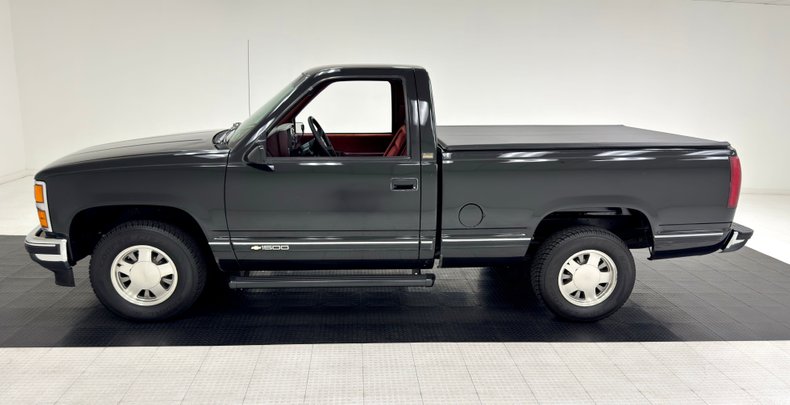 Chevrolet-Silverado-1993-Onyx-Black-Garnet