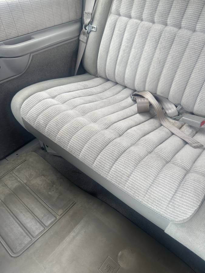 Chevrolet-Silverado-1994-white-3