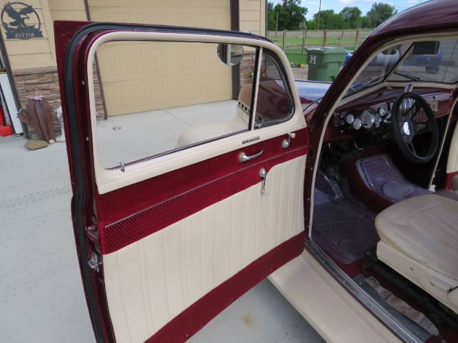Chevrolet-Special-deluxe-1940-Red-2