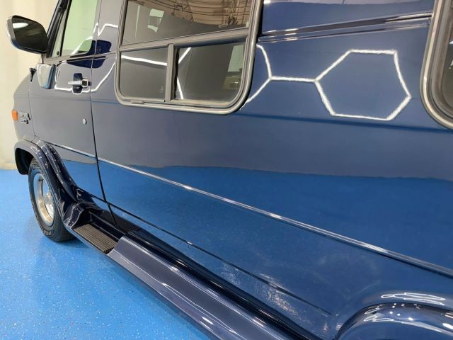 Chevrolet-Sportvan-G20-1995-Van-14