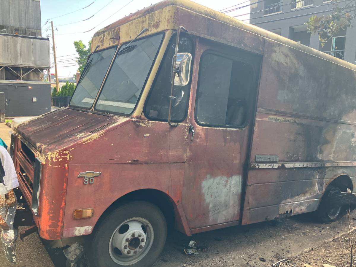 Chevrolet-Step-van-p30-1972-3