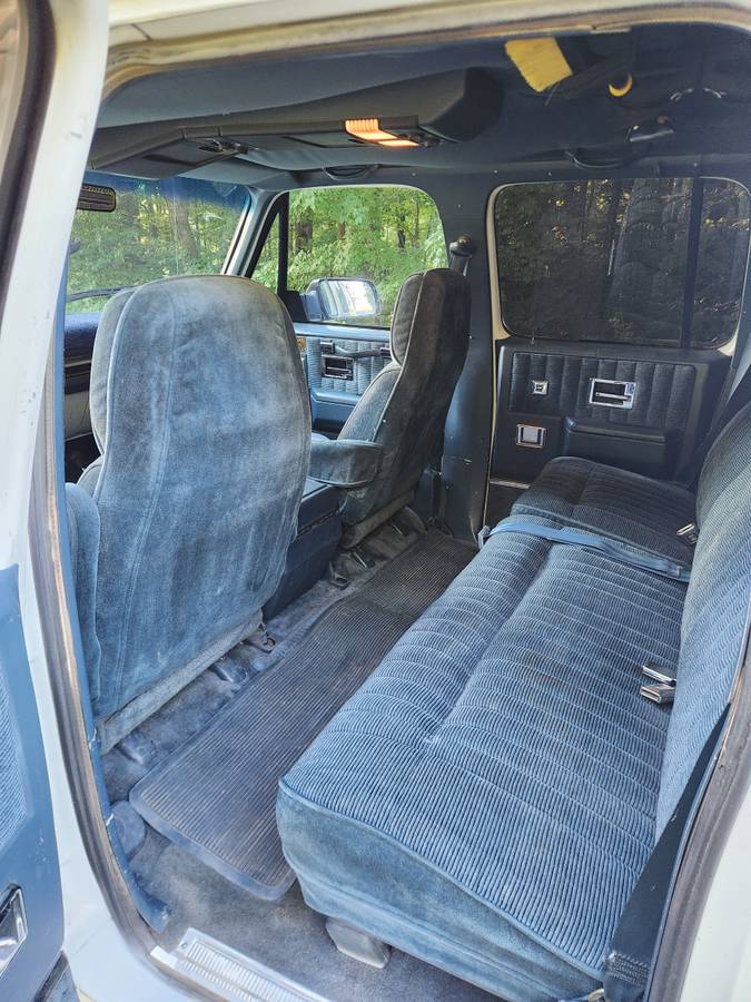 Chevrolet-Suburban-1500-1990-white-10
