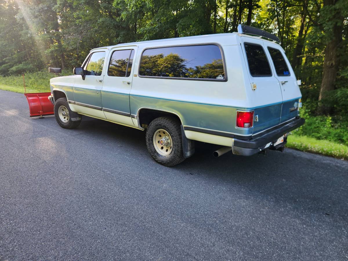 Chevrolet-Suburban-1500-1990-white-2