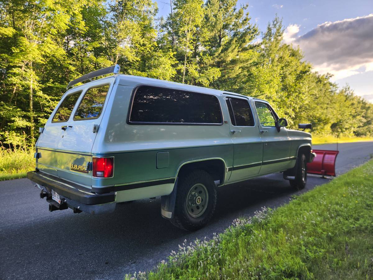 Chevrolet-Suburban-1500-1990-white-3
