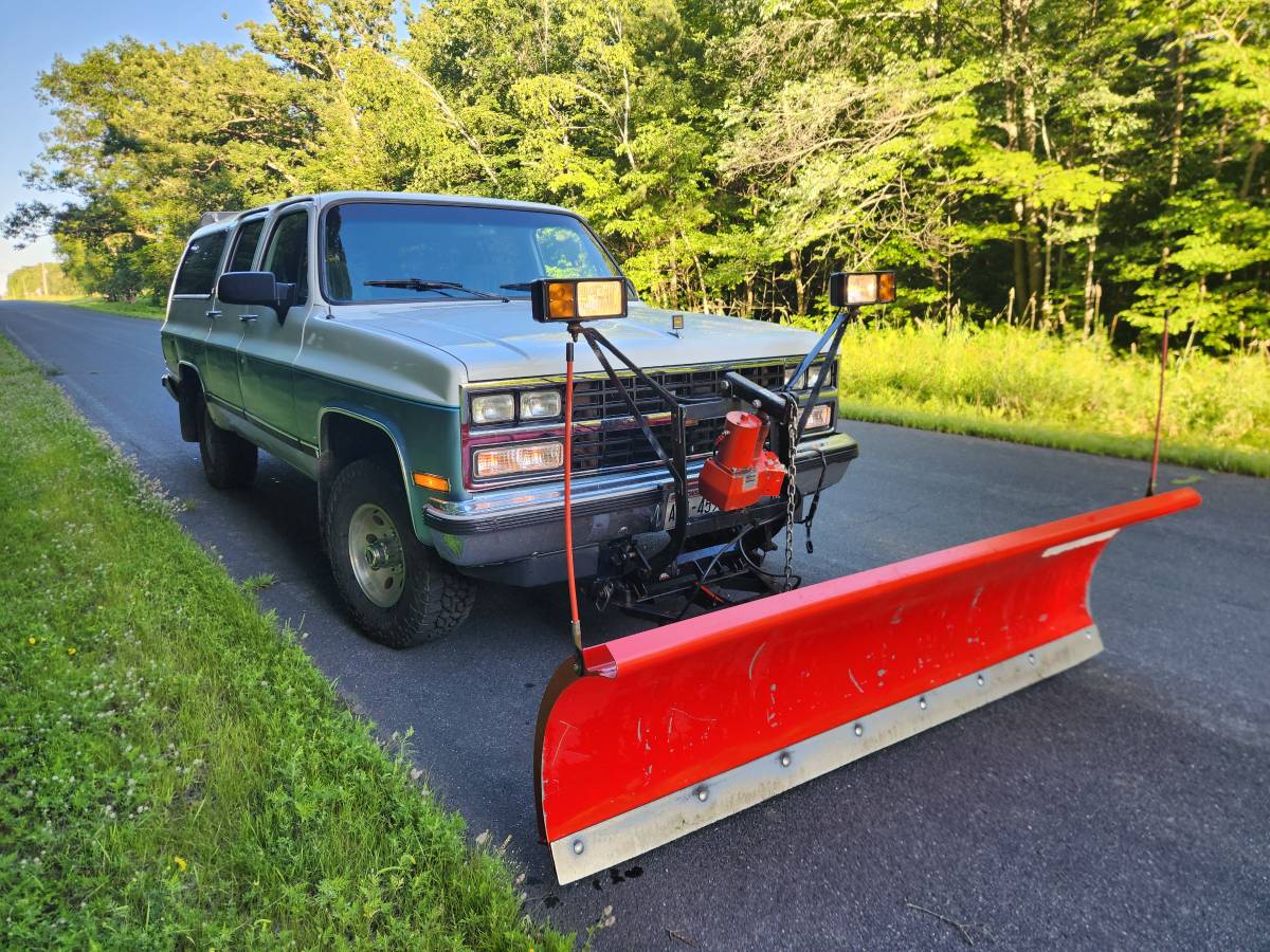 Chevrolet-Suburban-1500-1990-white-4