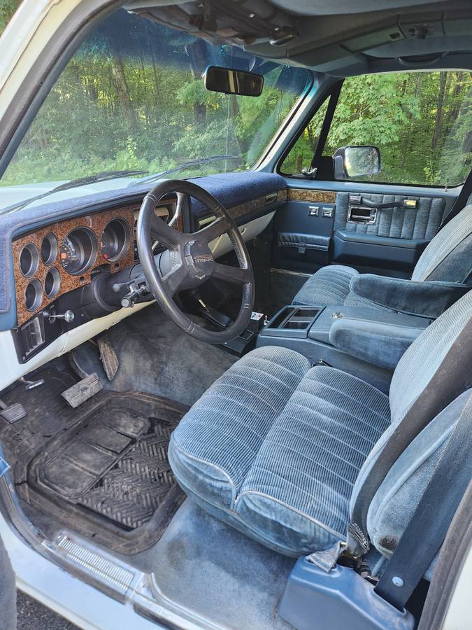 Chevrolet-Suburban-1500-1990-white-9