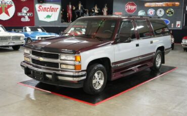 Chevrolet-Suburban-1500-1994-Silver-Red-1