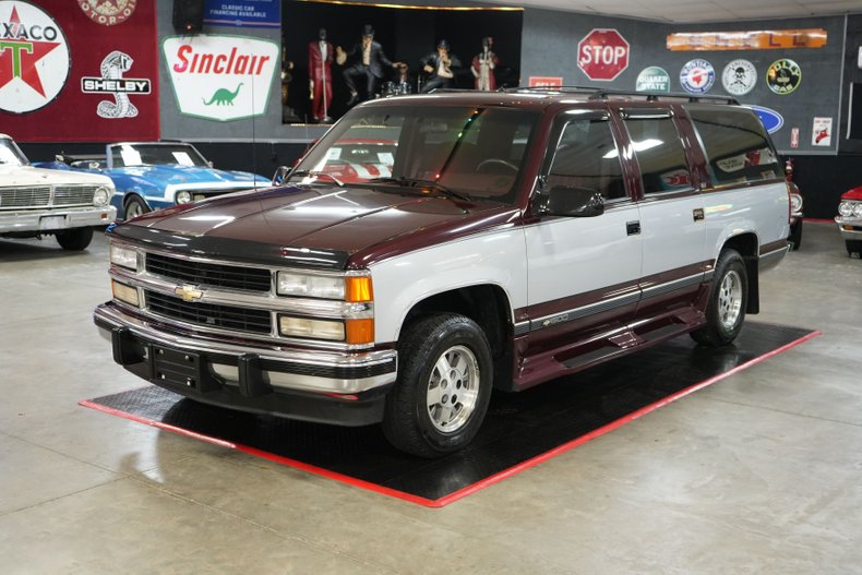 Chevrolet-Suburban-1500-1994-Silver-Red-1