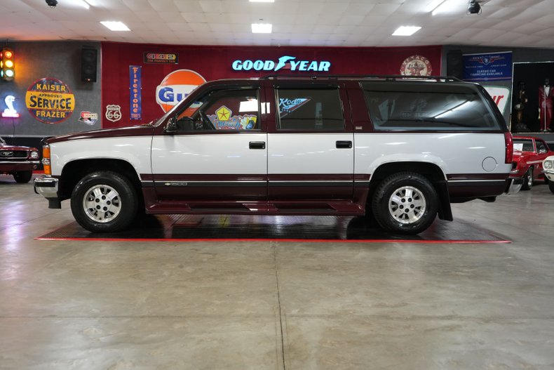 Chevrolet-Suburban-1500-1994-Silver-Red-10