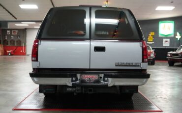 Chevrolet-Suburban-1500-1994-Silver-Red-12