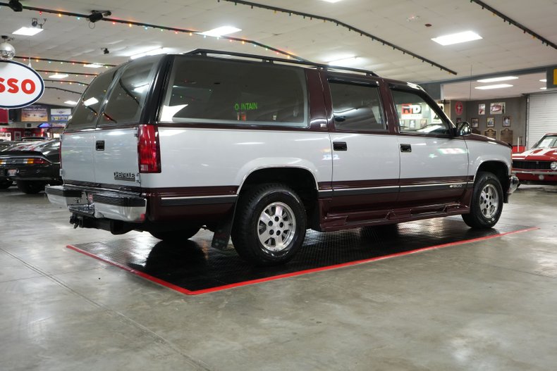 Chevrolet-Suburban-1500-1994-Silver-Red-13
