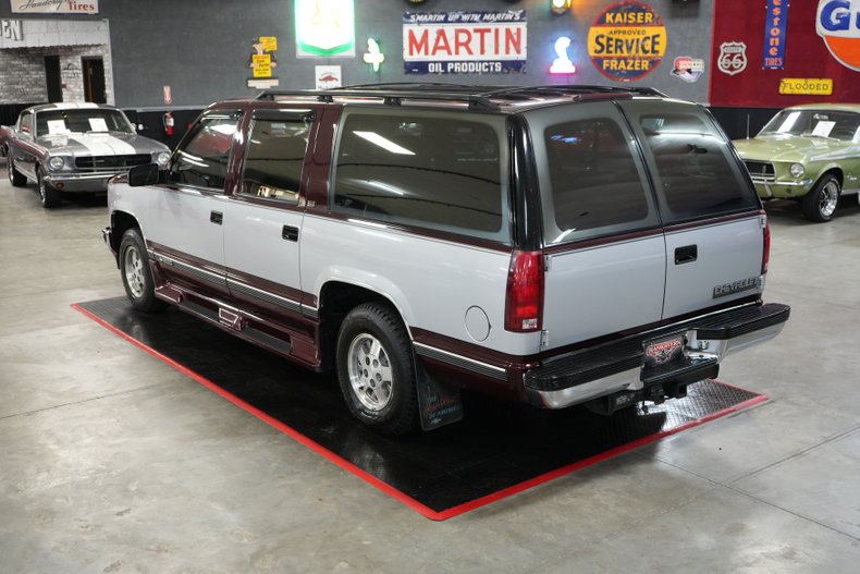 Chevrolet-Suburban-1500-1994-Silver-Red-15