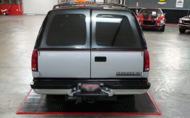 Chevrolet-Suburban-1500-1994-Silver-Red-16