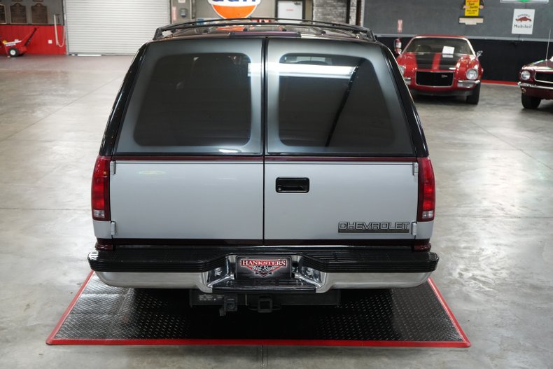 Chevrolet-Suburban-1500-1994-Silver-Red-16