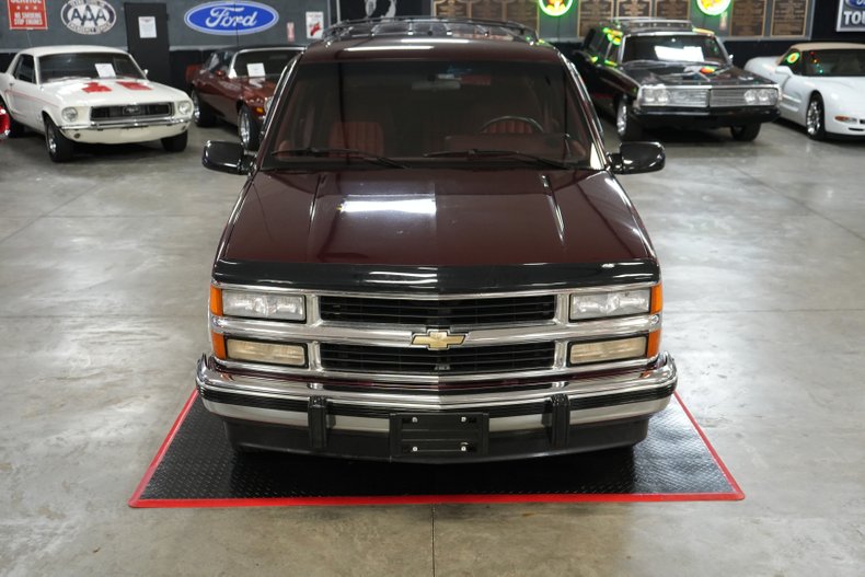Chevrolet-Suburban-1500-1994-Silver-Red-22
