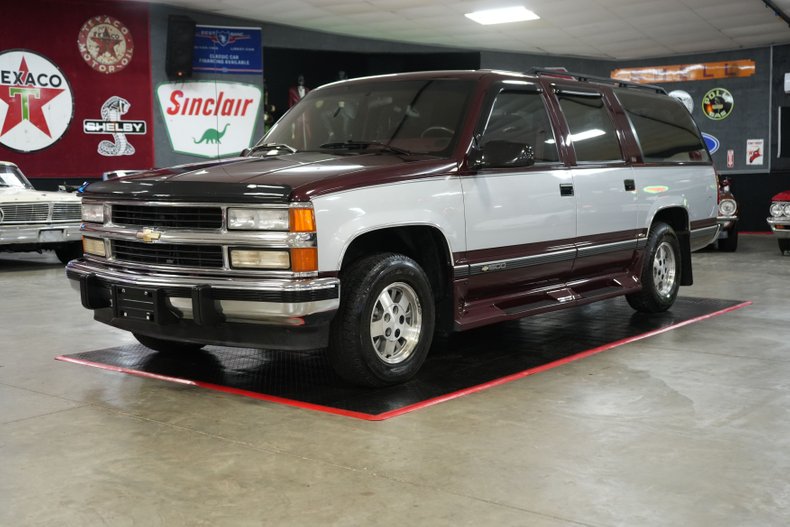 Chevrolet-Suburban-1500-1994-Silver-Red-23