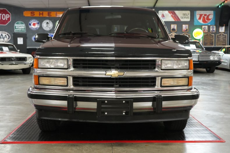 Chevrolet-Suburban-1500-1994-Silver-Red-24