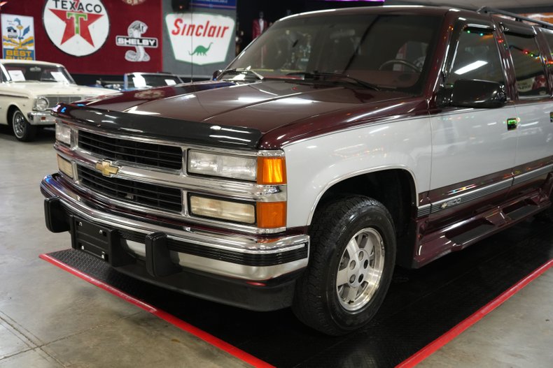 Chevrolet-Suburban-1500-1994-Silver-Red-25