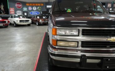 Chevrolet-Suburban-1500-1994-Silver-Red-27